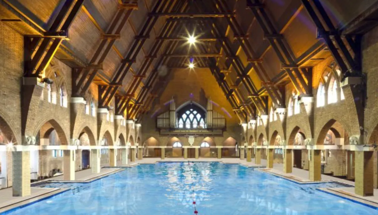 Zwembad in kerk is nog duik in het ongewisse